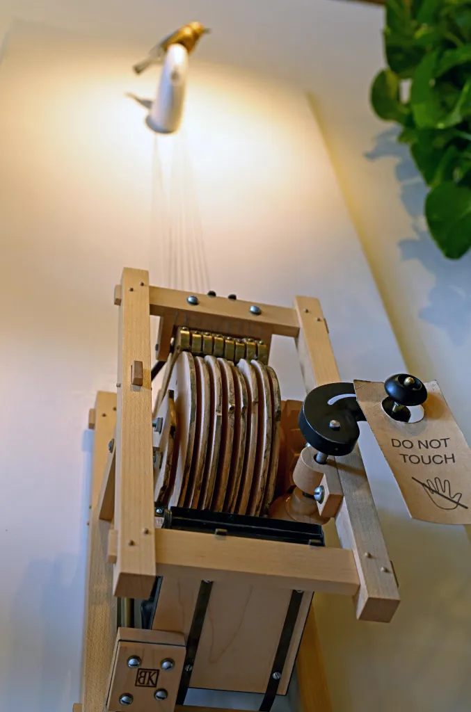 Singing bird automaton with a 