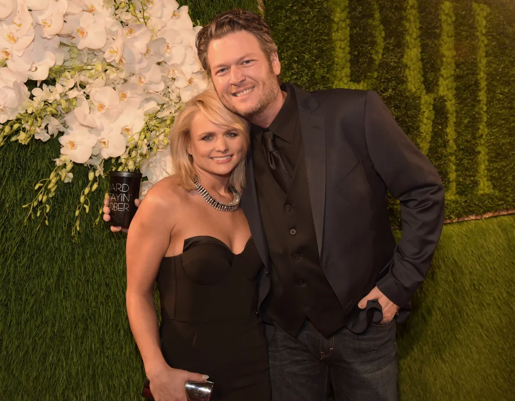 Miranda Lambert and Blake Shelton posing together on the red carpet.