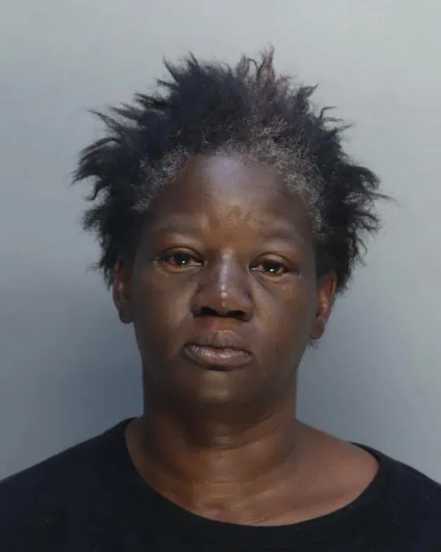 Police mugshot of Tanisha Shelton.