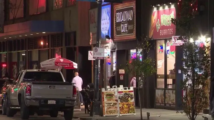 A street view of restaurants and shops in Chicago at night.