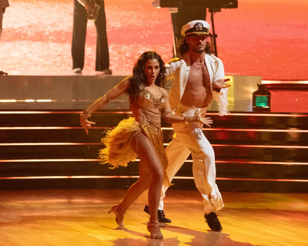 Jenna Dewan and Valentin Chmerkovskiy dancing on stage.