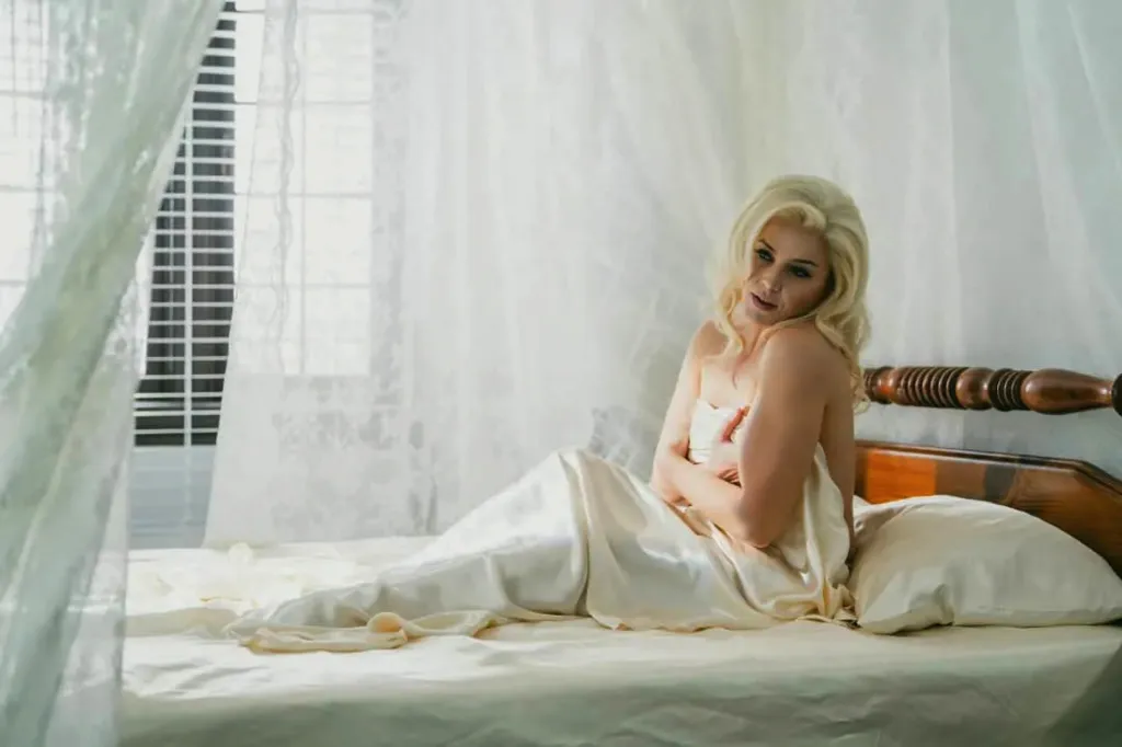 Abbie Cornish as Anna Nicole Smith in 