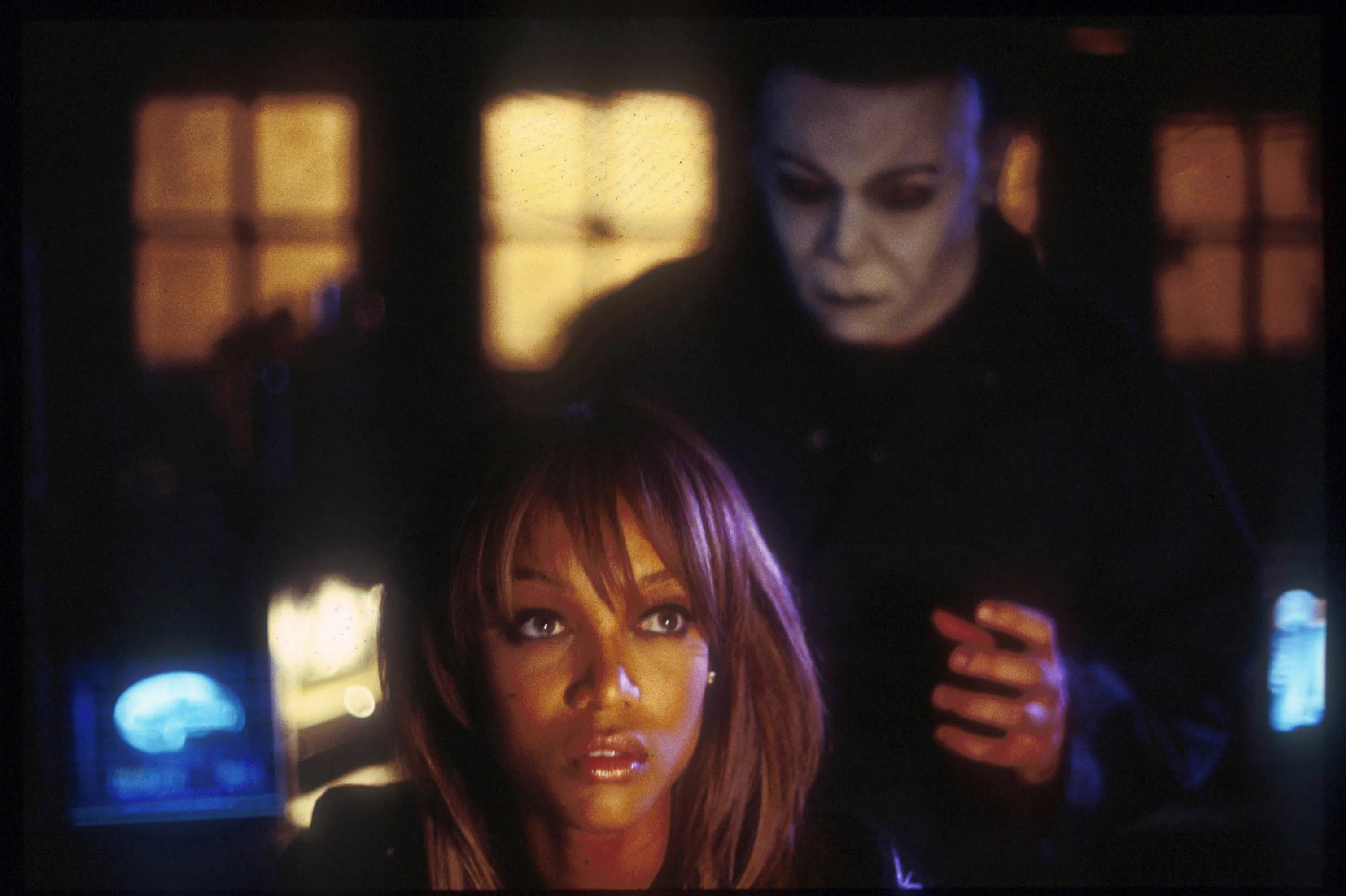 Tyra Banks as Nora Winston with Michael Myers in Halloween: Resurrection.