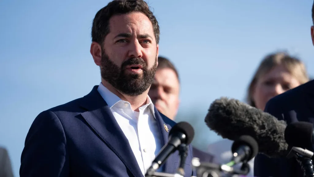 MAGA candidate humiliated after ‘mansplain’ attempt blows up in his face: ‘Sit over there’