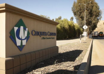 As toxic chemical fire burns, L.A. County officials ghost Chiquita Canyon Landfill hearing