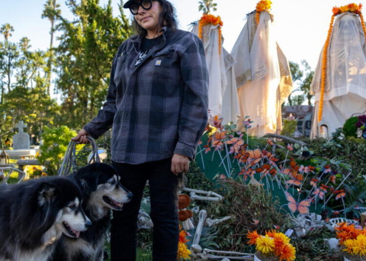 At the Hollywood Forever Día de los Muertos, families carry on an L.A. tradition of more than 50 years