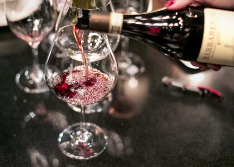 Sonoma winery to close tasting room as people drink less