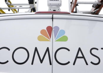 Comcast to cut cable jobs, take $1-billion-plus charge as broadband losses deepen