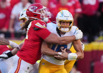 Chargers fall to 0-6 after another woeful offensive performance in loss to Chiefs