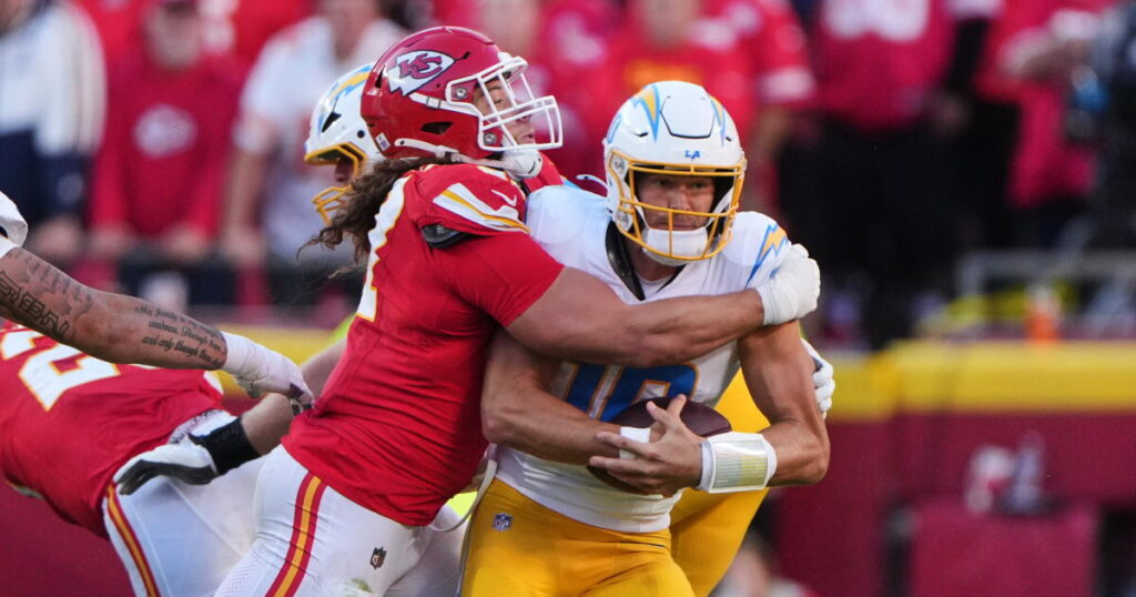 Chargers fall to 0-6 after another woeful offensive performance in loss to Chiefs