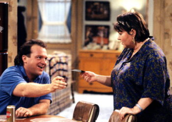 Tom Arnold trash-talks after Chuck Lorre claims ‘Roseanne’ writers penned star’s episodes