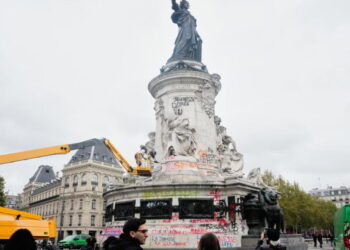 Thousands gather in Paris after a court lifts a protest ban despite fears of new violence