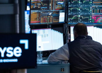 Markets are weighed down by an extended sell-off in the tech sector
