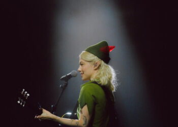 Phoebe Bridgers’ phone-free Lost Tour lets an arena hear her think