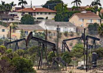 Los Angeles approves ban on oil production after years-long fight