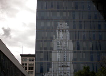 Online vigilantes say they trapped LAPD officer in predator sting
