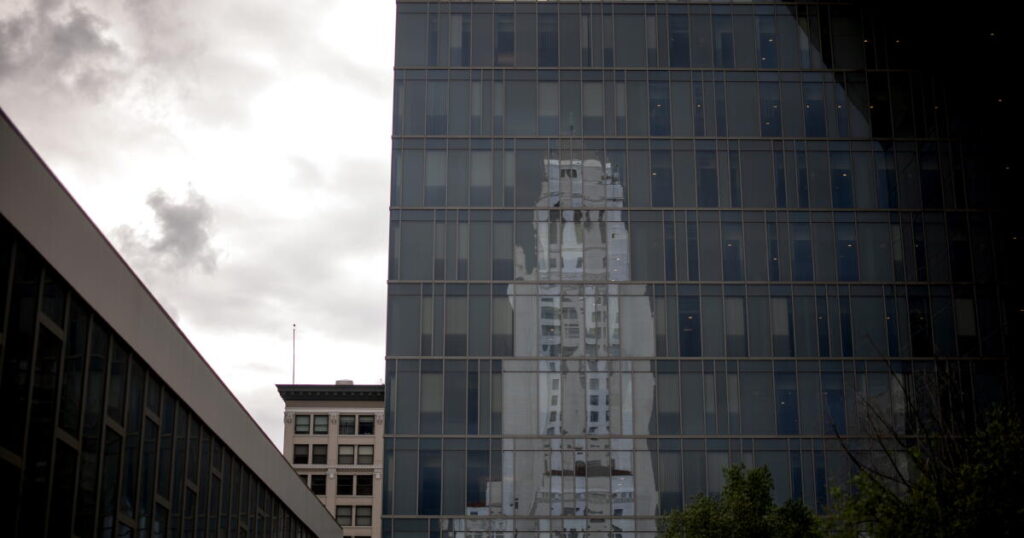 Online vigilantes say they trapped LAPD officer in predator sting
