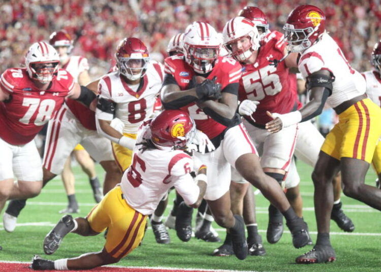 USC’s offense collapses in loss to Wisconsin, jeopardizing its playoff hopes