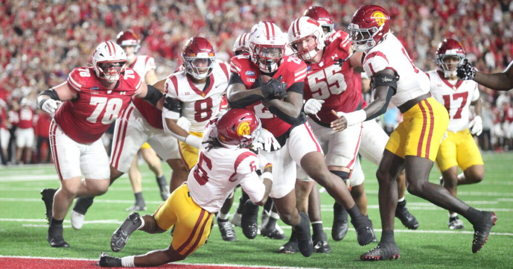 USC’s offense collapses in loss to Wisconsin, jeopardizing its playoff hopes