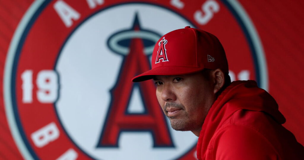Angels fire manager Kurt Suzuki after losing 100 games in his sole season