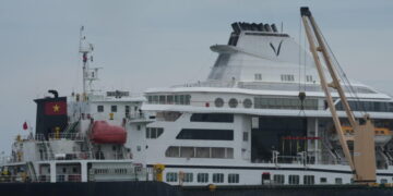 U.S. cruise ship suspends a global voyage in Asia due to fuel costs, stranding 200 passengers