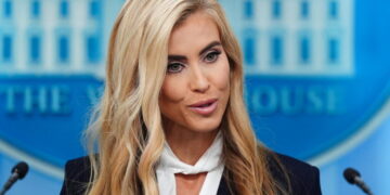 Questions swirl about new White House press secretary’s resume