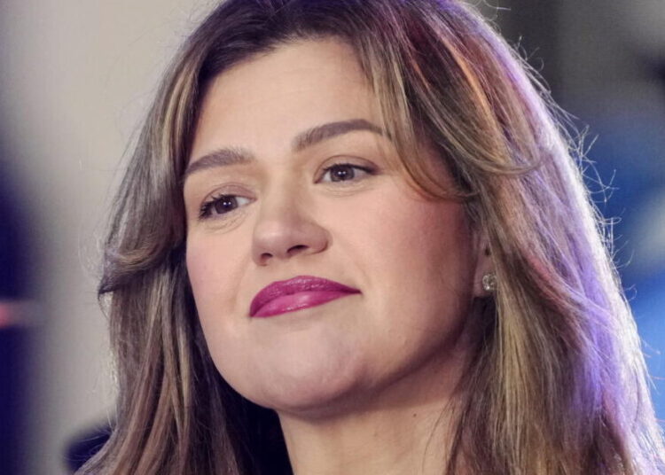 The Kelly Clarkson bird saga continues. Molly is worth $15 million