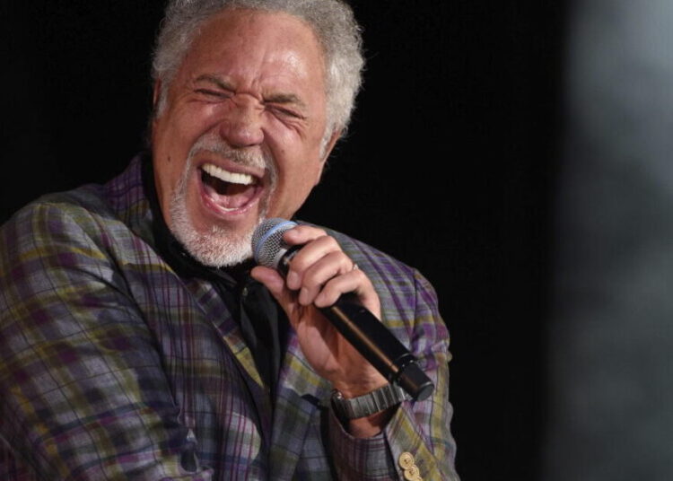 Tom Jones postpones L.A. and San Diego shows because of ‘bad case of the flu’