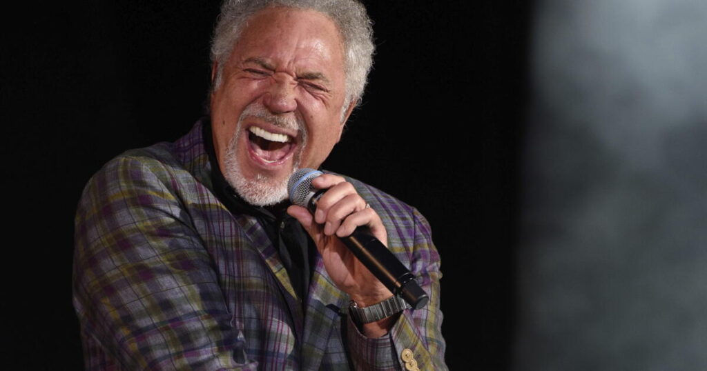 Tom Jones postpones L.A. and San Diego shows because of ‘bad case of the flu’