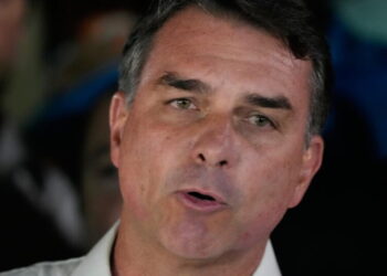 Defeated Brazilian presidential candidate Flávio Bolsonaro and his family land in Miami