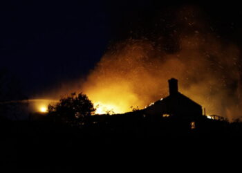 SoCal braces for more Santa Ana winds as fire destroys homes in Orange County