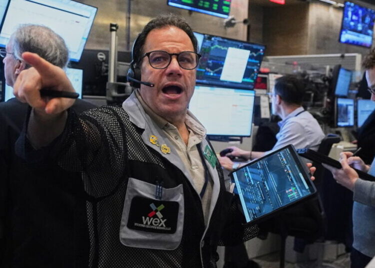 Sharp drops for AI stocks overwhelm markets worldwide as oil prices jump