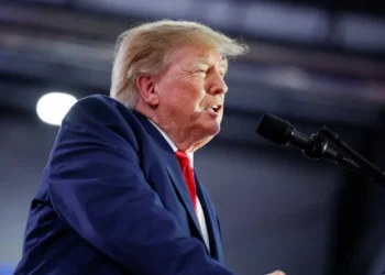 Alarm as Trump belts out ‘uncontrolled noise’ during Iowa rally: ‘Wild’