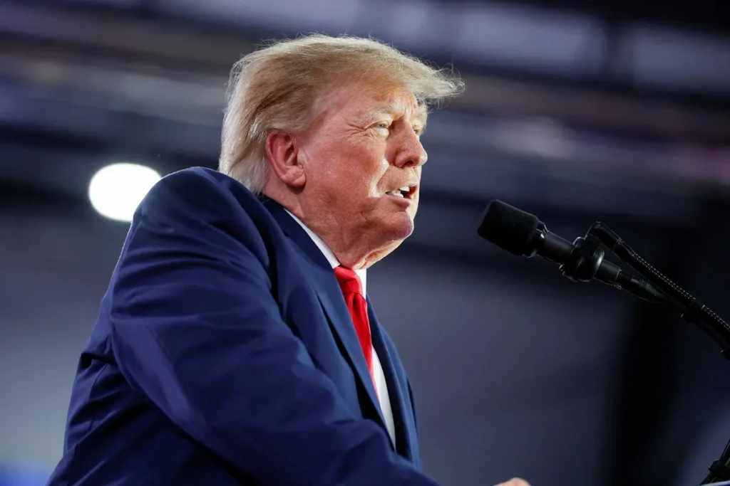 Alarm as Trump belts out ‘uncontrolled noise’ during Iowa rally: ‘Wild’