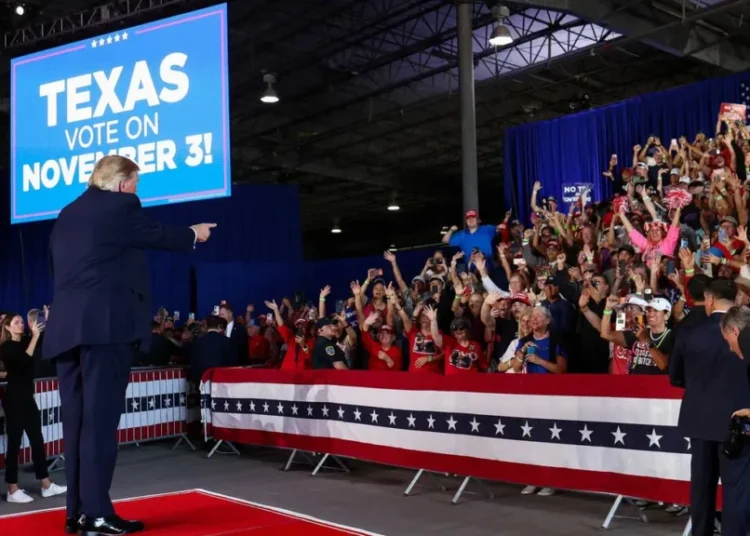 Mockery erupts as camera exposes ’embarrassing’ size of Trump’s red state rally venue