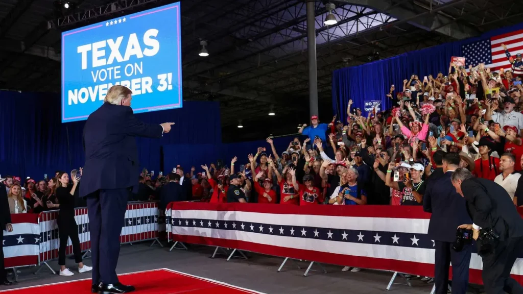 Mockery erupts as camera exposes ’embarrassing’ size of Trump’s red state rally venue