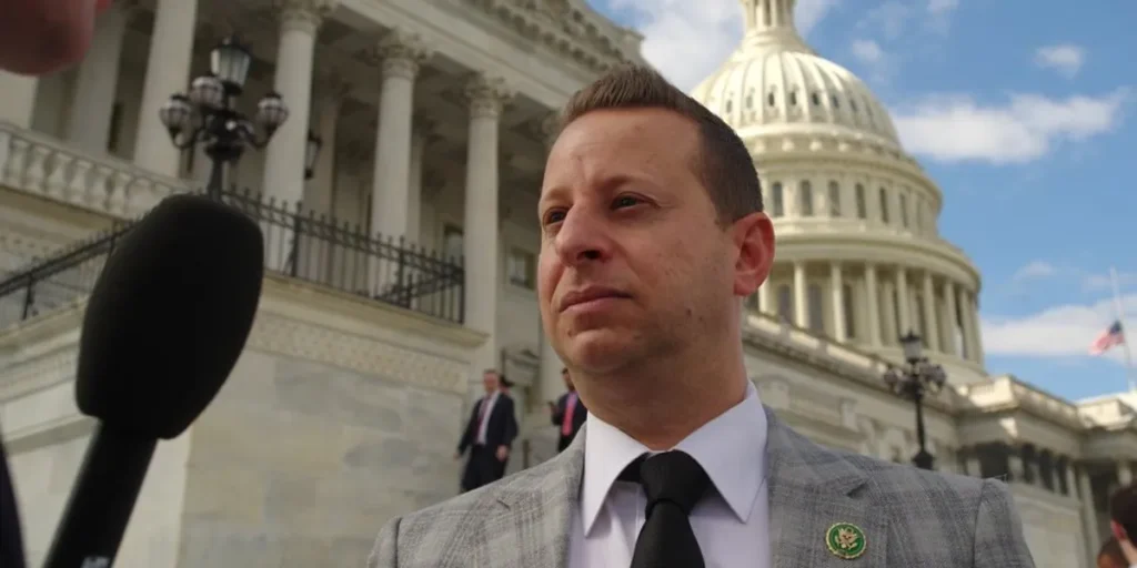 Florida man arrested ‘a few miles’ from Dem lawmaker’s home over death threat: report