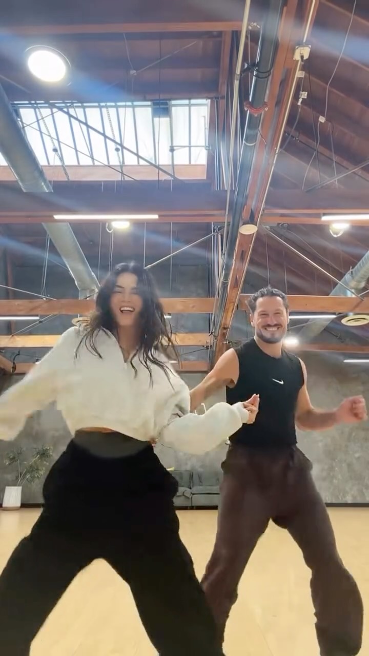 Val Chmerkovskiy and Jenna Dewan dancing in a studio.