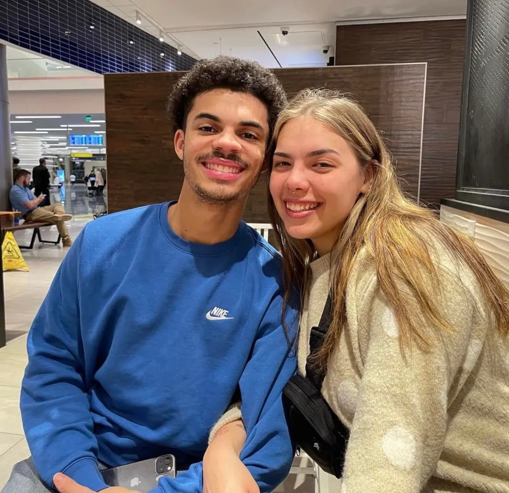 Zarrius Hildebrand and Saria Barney smiling.