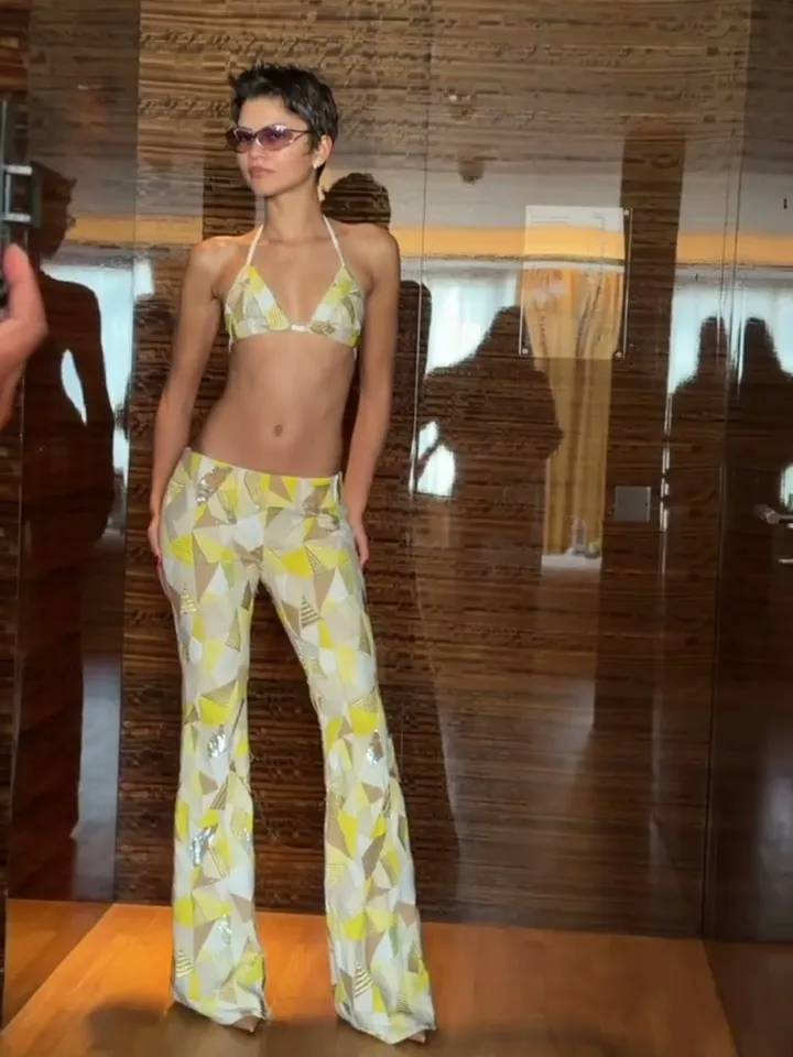 Zendaya channels Halle Berry's iconic 'X-Men' premiere look.